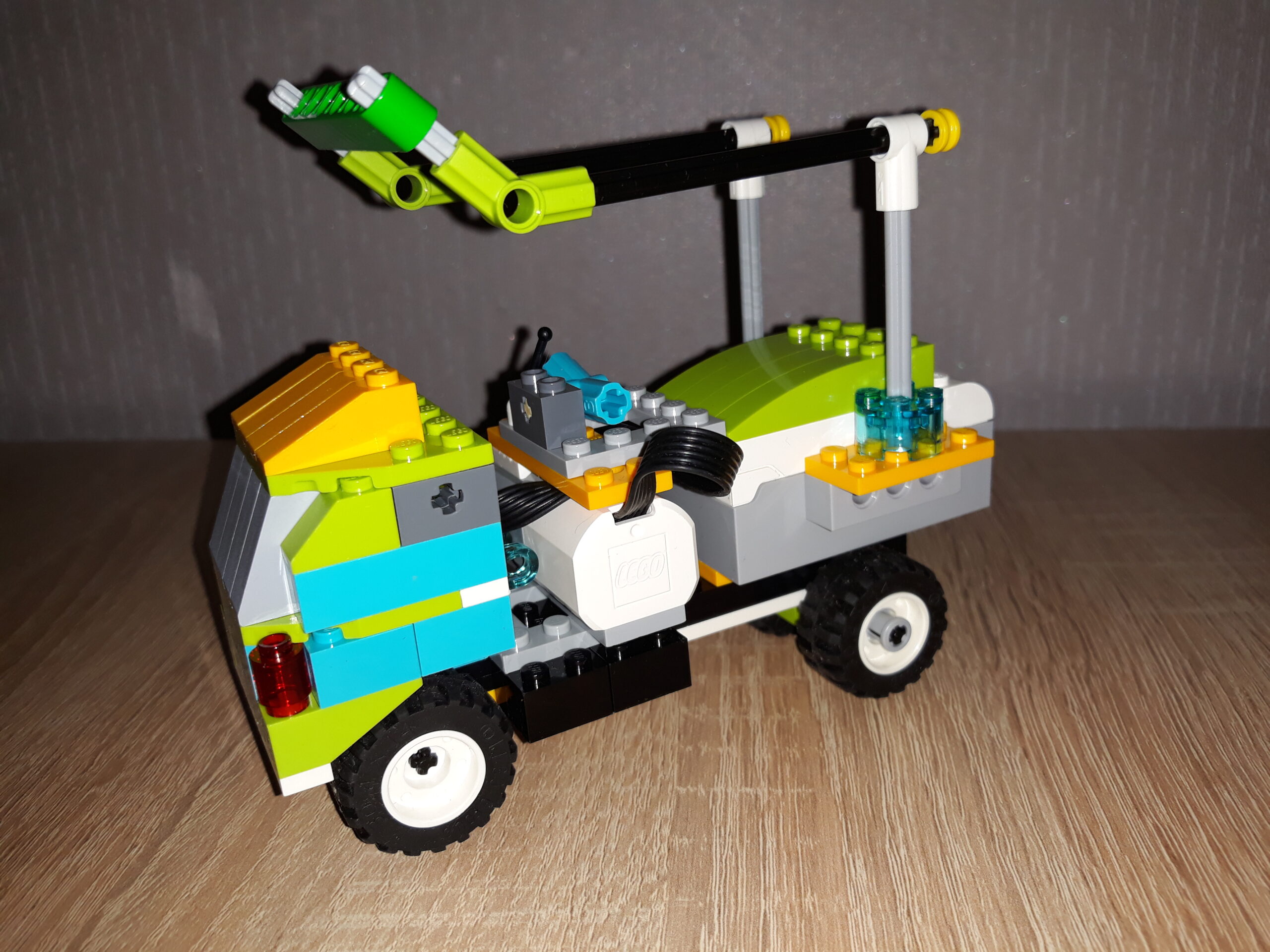 Инструкция по сборке из набора LEGO Education WeDo 2.0 Модифицированный грузовичок