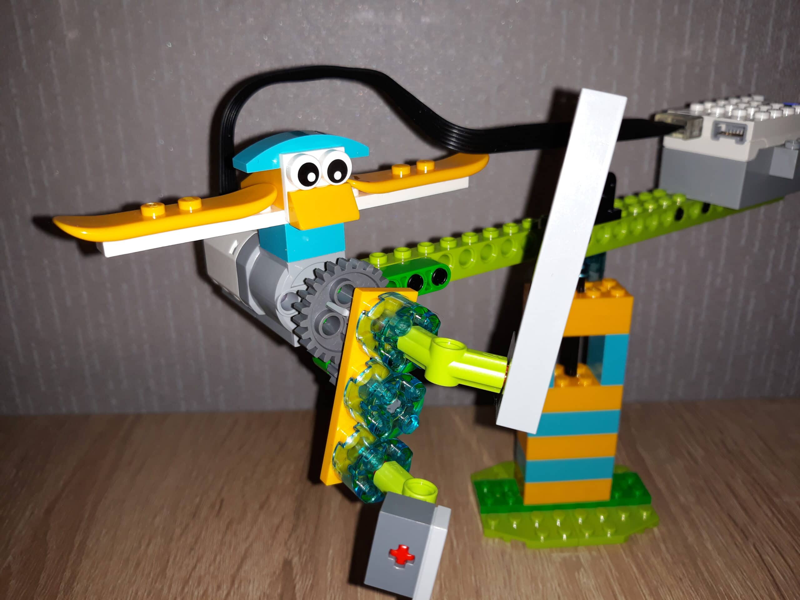 Инструкция по сборке из набора LEGO Education WeDo 2.0 Пилот