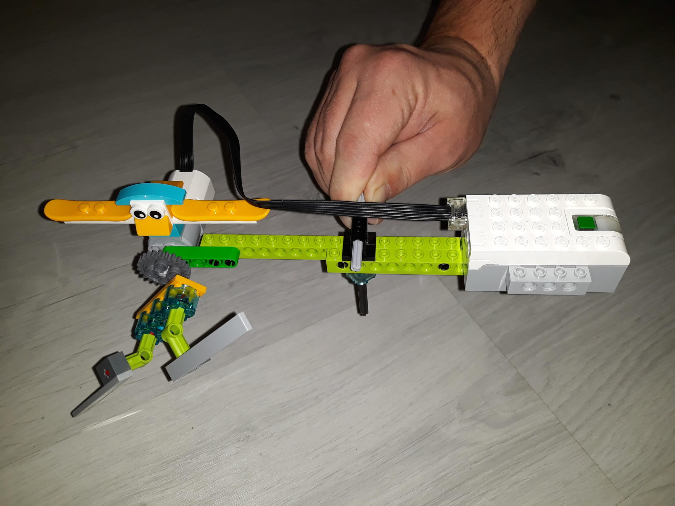 Распределение баланса в инструкции пилот на LEGO Education WeDo 2.0