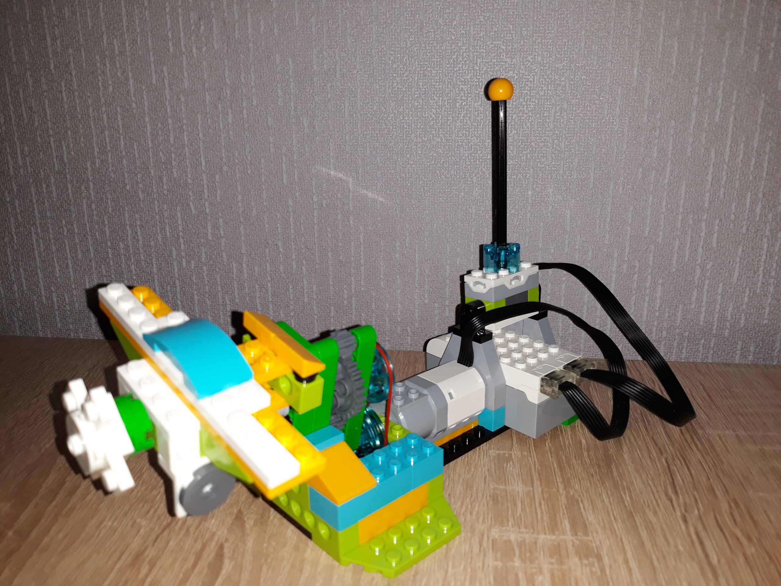 Инструкция по сборке из набора LEGO Education WeDo 2.0 Самолет на виражах