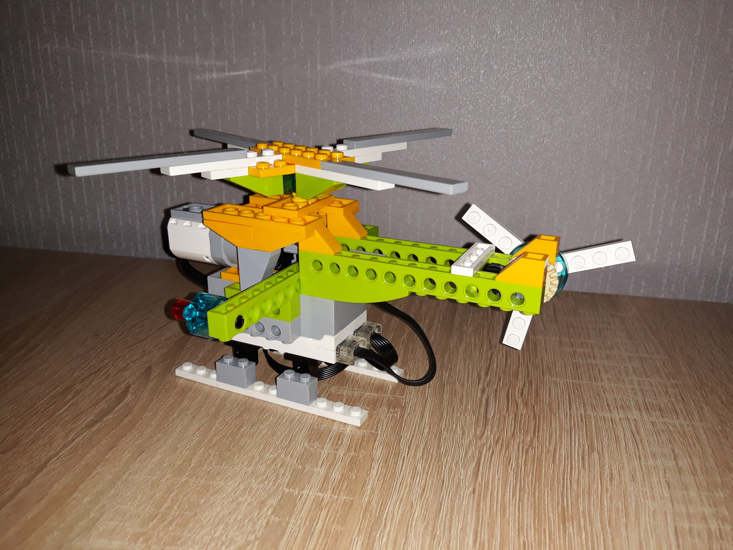 Зад инструкция по сборке из набора LEGO Education WeDo 2.0 Вертолетик