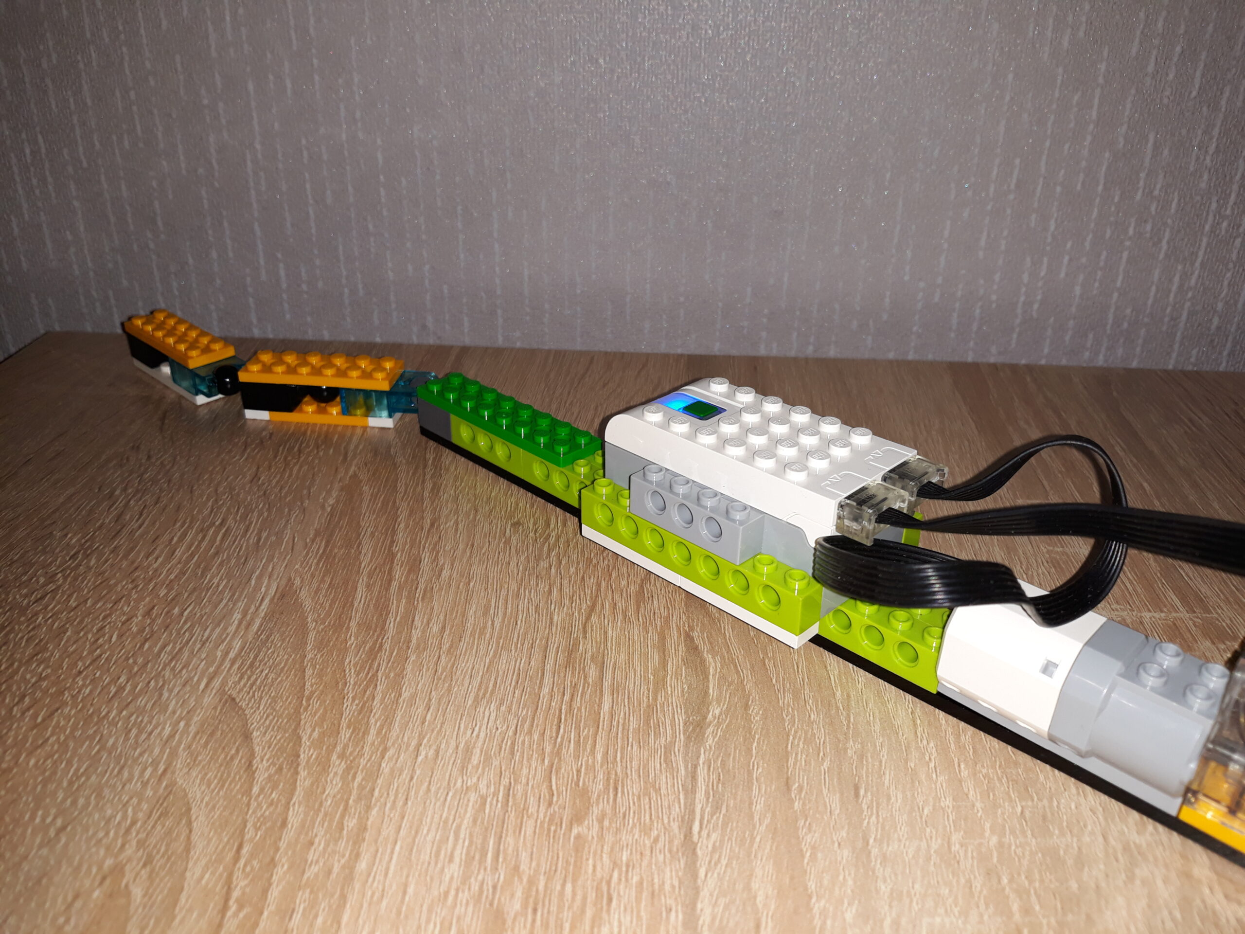 Пошаговая инструкция по сборке из набора LEGO Education WeDo 2.0 Кобра 2