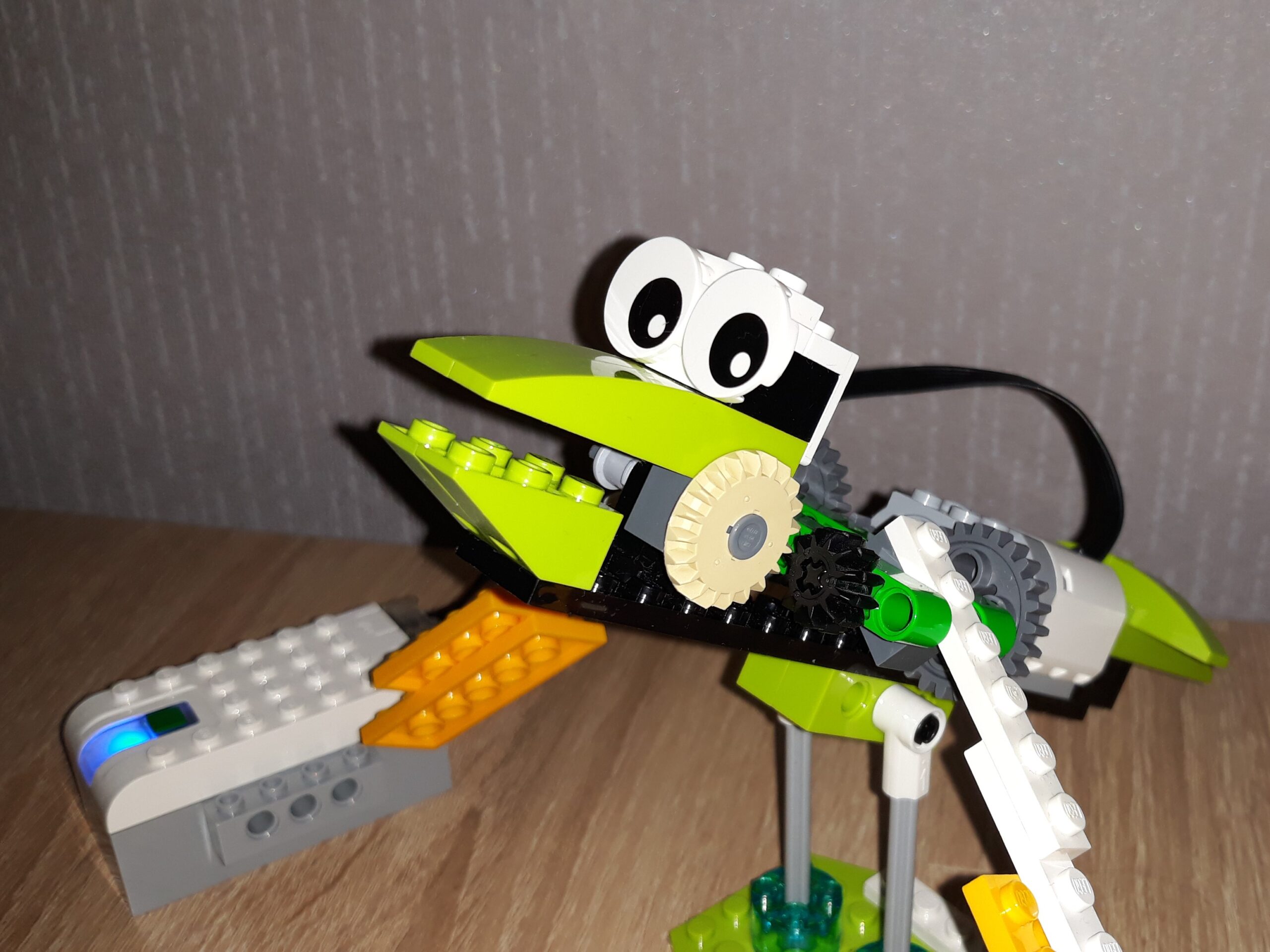 Скачать инструкцию по сборке из набора LEGO Education WeDo 2.0 Птенец