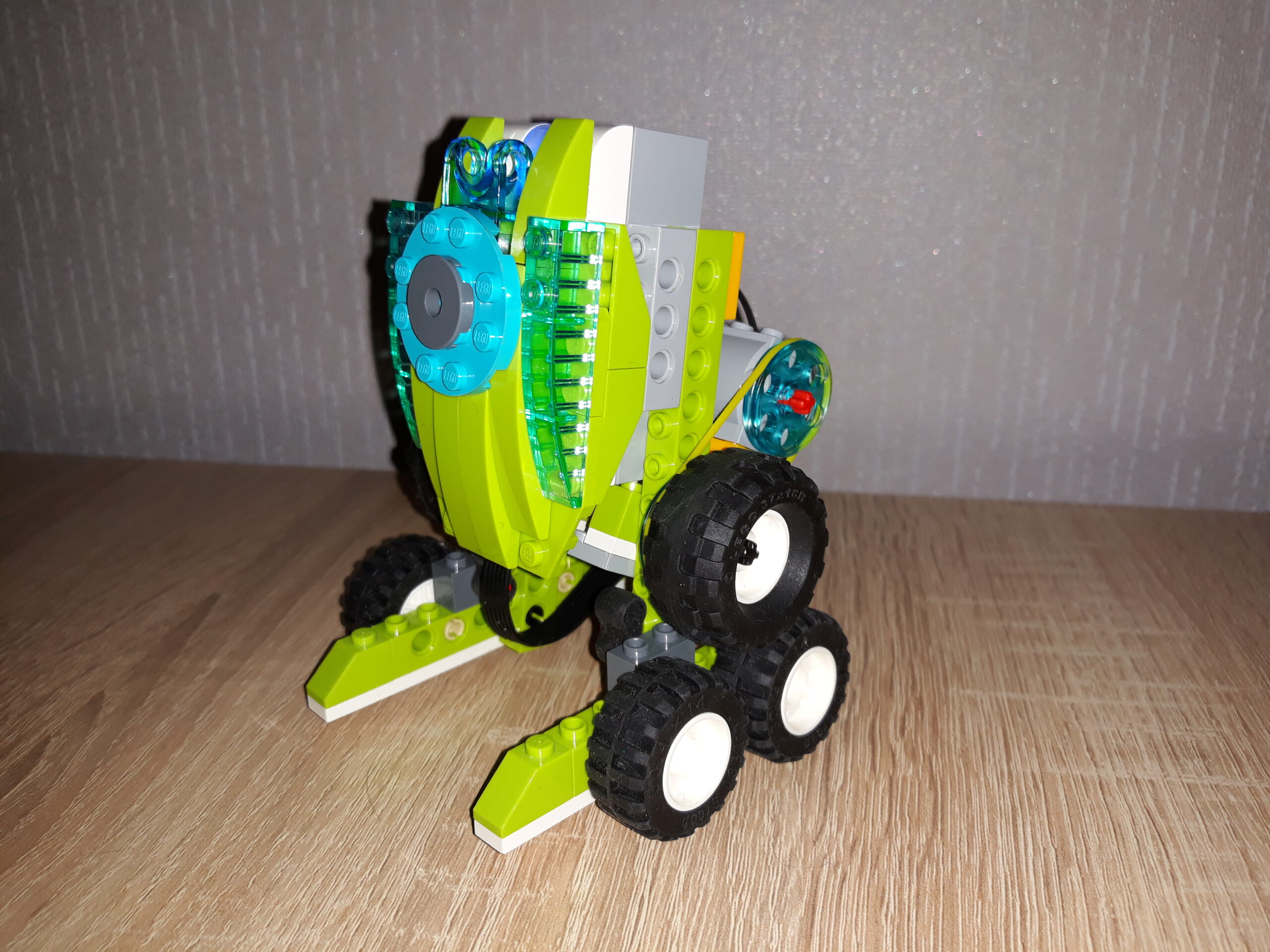 Скачать инструкцию по сборке из набора LEGO Education WeDo 2.0 Робот R2D2